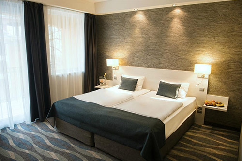 Hotel Azur 4*. Szállodák Siófokban. Látnivalók. Nyári vakáció a Balatonnál. Nyaralás Magyarországon.