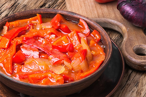 Венгерское лечо. Гстрономические фестивали в Венгрии. Венгерская кухня. Традиционные венгерские блюда - ароматный и острый суп-гуляш или халасле. Отдых и развлечения в Венгрии. Гастрономия Венгрии. Популярные рецепты.
