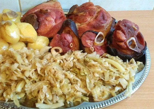 Тушеная квашеная капуста по-венгерски. Гстрономические фестивали в Венгрии. Венгерская кухня. Традиционные венгерские блюда - ароматный и острый суп-гуляш или халасле. Отдых и развлечения в Венгрии. Гастрономия Венгрии. Популярные рецепты.