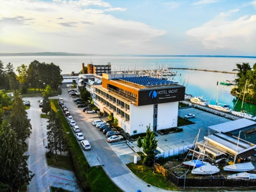Hotel Yacht **** Wellness & Business. Siofok - Legjobb hely a Balaton körül. Fedezze fel a Balaton legnépszerűbb látványosságait. A legnépszerűbb úti célok a Balaton körül.