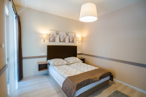 3 * Hotel La Riva. Siófok - Legjobb hely a Balaton körül. Fedezze fel a Balaton legnépszerűbb látványosságait. A legnépszerűbb úti célok a Balaton körül.